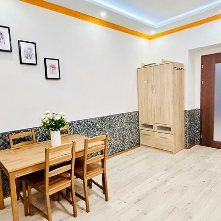 Modern Spacious Apartment In Center 布拉格 外观 照片