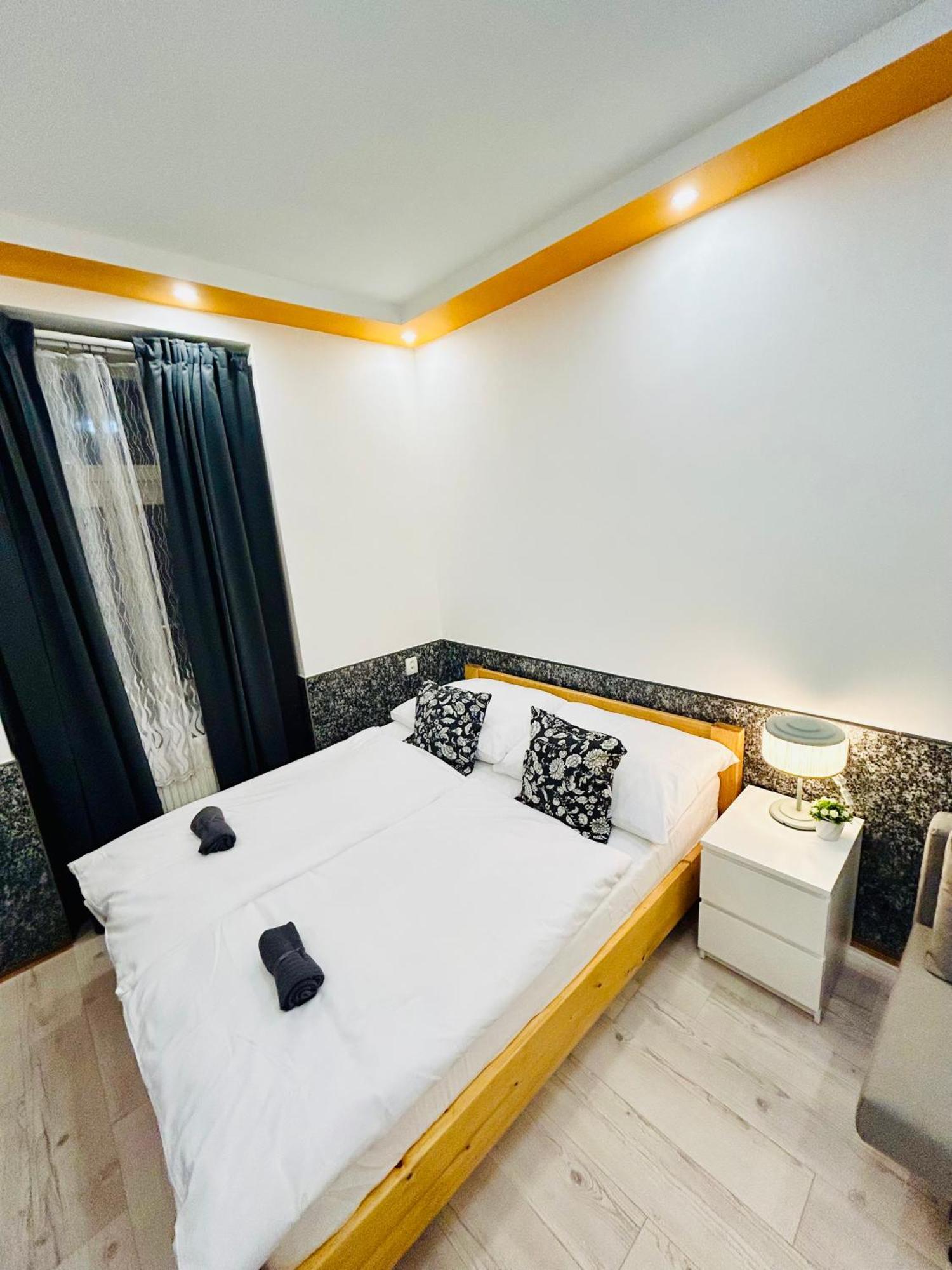Modern Spacious Apartment In Center 布拉格 外观 照片